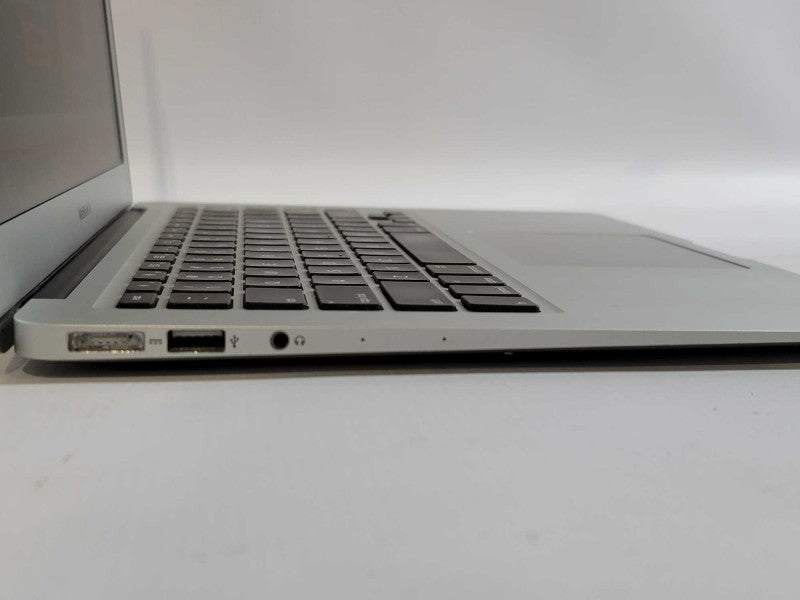 MacBook Air 2015 13\\" i5-4260U, 8GB RAM, 132GB SSD **Read Q