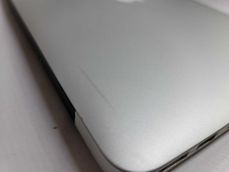 MacBook Air 2015 13\\" i5-4260U, 8GB RAM, 132GB SSD **Read Q
