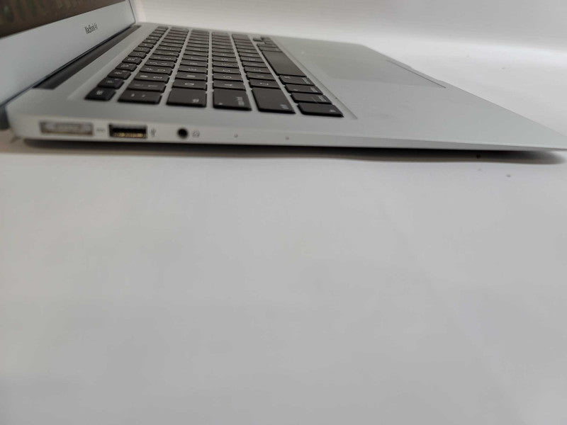 MacBook Air 2014 13\\" i5-4260U, 4GB DDR3, 121GB SSD Q