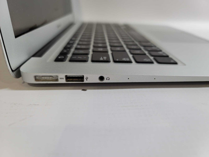 MacBook Air 2015 13\\" i5-5250U, 8GB DDR3, 121GB SSD French keyboard