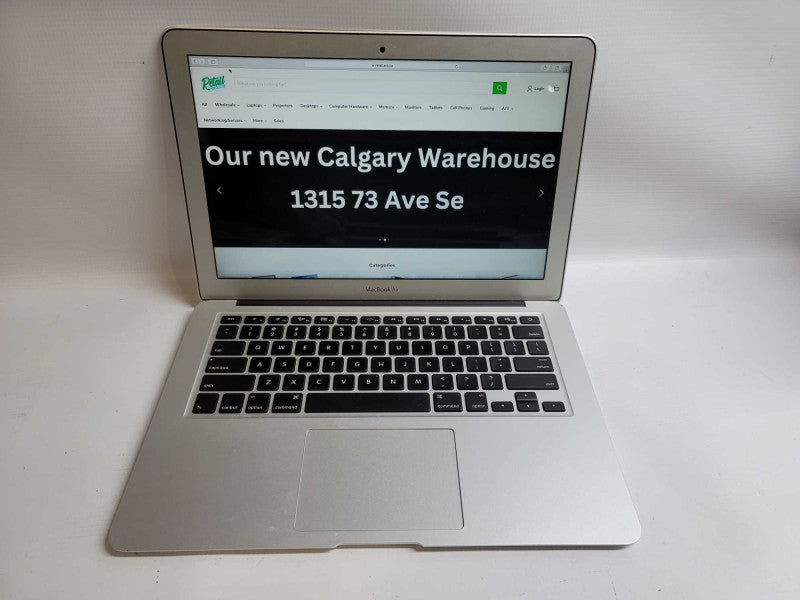 MacBook Air 2015 13\\" i5-5250U, 8GB DDR3, 121GB SSD **cosmetic damage