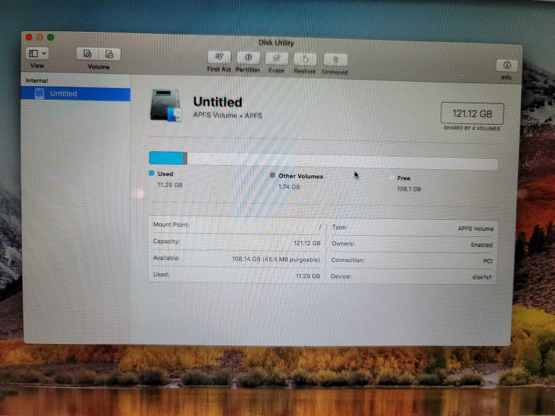 MacBook Air 2015 13\\" i5-5250U, 8GB DDR3, 121GB SSD **cosmetic damage