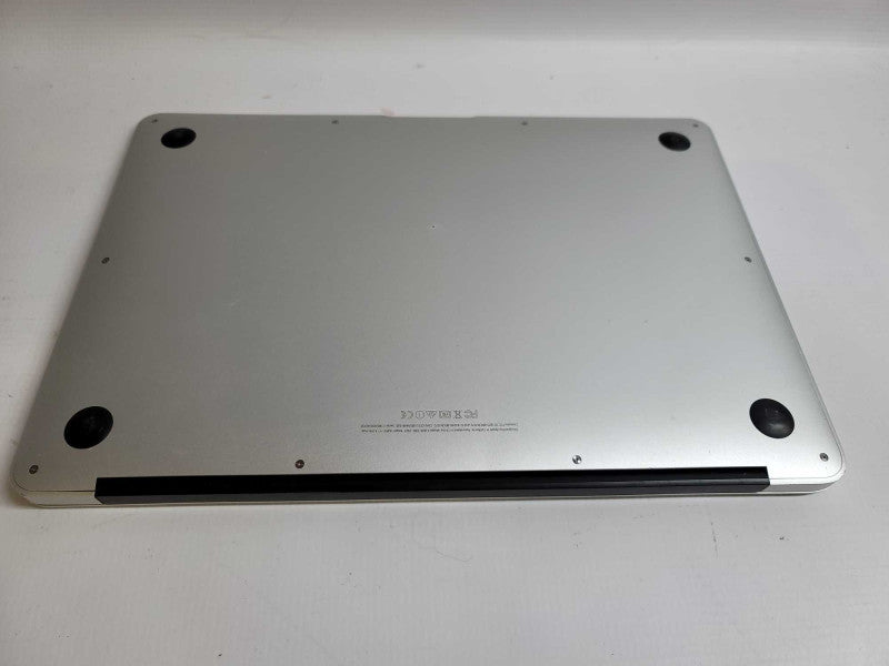 MacBook Air 2015 13\\" i5-5250U, 8GB DDR3, 121GB SSD **cosmetic damage