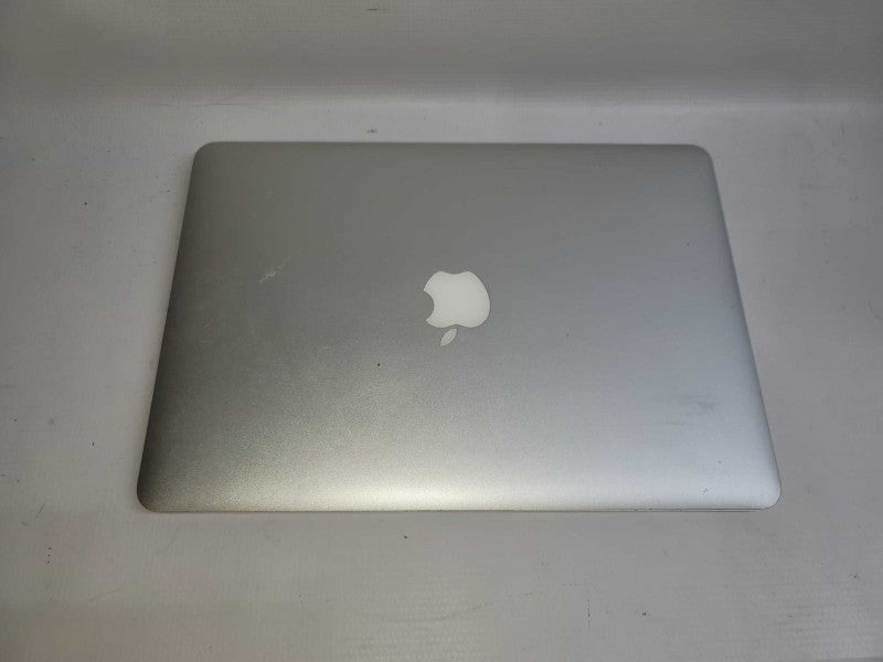 MacBook Air 2015 13\\" i5-5250U, 8GB DDR3, 121GB SSD **Significant Scratches