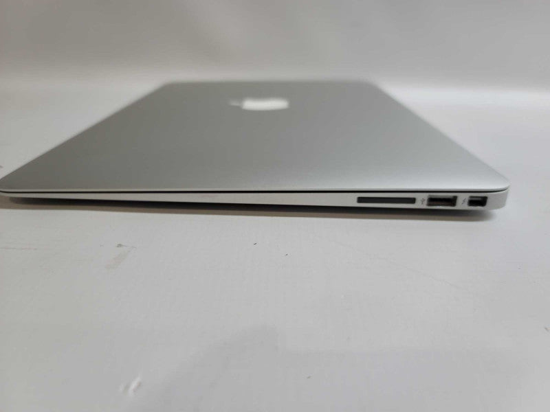 MacBook Air 2015 13\\" i5-5250U, 8GB DDR3, 121GB SSD Q