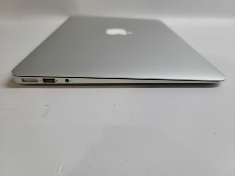 MacBook Air 2015 13\\" i5-5250U, 8GB DDR3, 121GB SSD Q