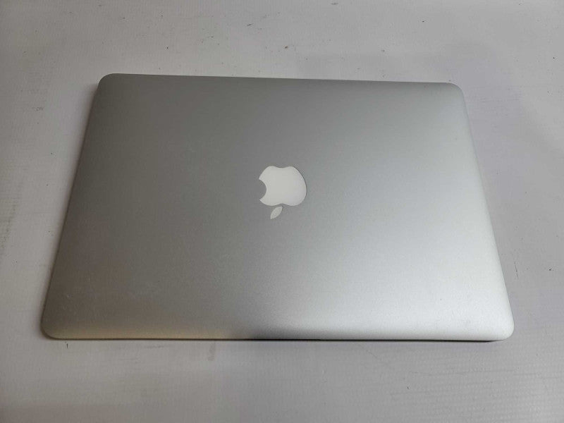 MacBook Air 2015 13\\" i5-5250U, 8GB DDR3, 121GB SSD Q