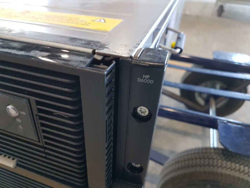 HP Storageworks D6000 Array - No Drives included - No Caddies - 2x shelves Q#