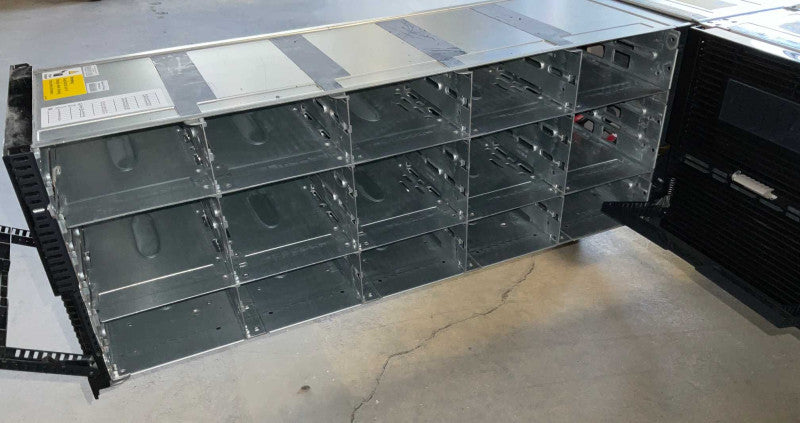 HP StorageWorks D6020 70x 3.5\\" bays Disk Enclosure  Q-