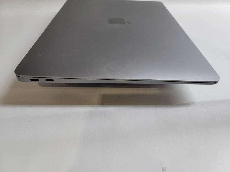 MacBook Air 2018 13\\" i5-8210Y, 8GB DDR3, 121GB SSD **Case discolored