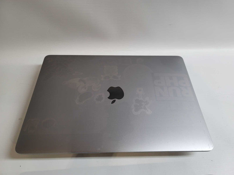 MacBook Air 2018 13\\" i5-8210Y, 8GB DDR3, 121GB SSD **Case discolored
