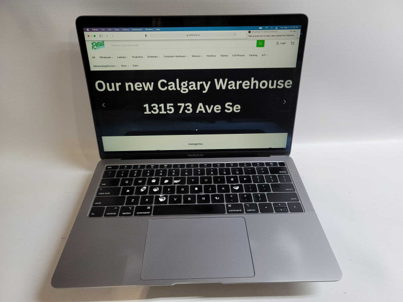 MacBook Air 2018 13\\" i5-8210Y, 8GB DDR3, 121GB SSD **Keyboard worn Q