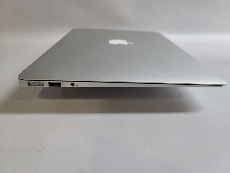 MacBook Air 2015 13\\" i5-5250U, 8GB DDR3, 121GB SSD Q