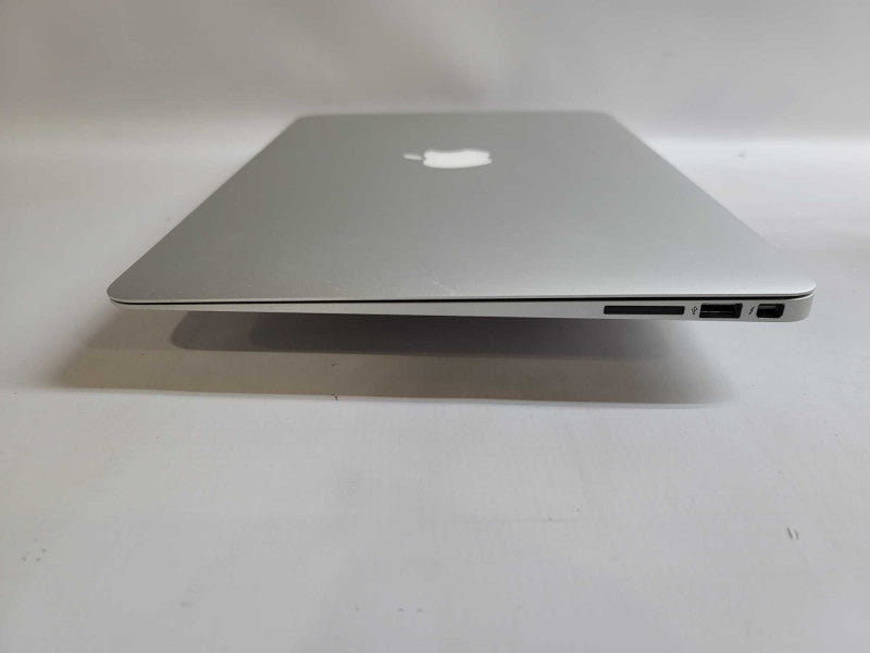 MacBook Air 2015 13\\" i5-5250U, 8GB DDR3, 121GB SSD Q