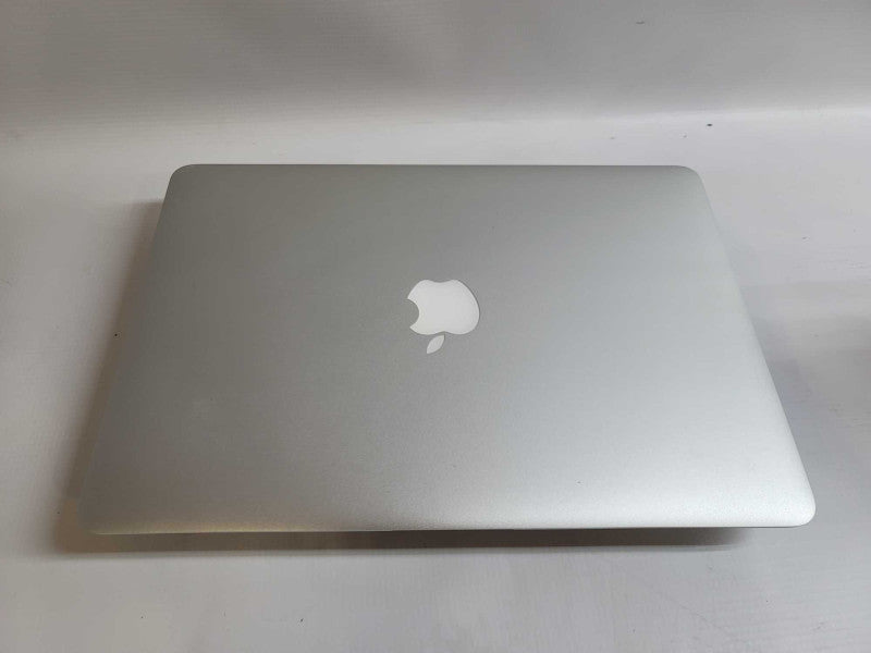MacBook Air 2015 13\\" i5-5250U, 8GB DDR3, 121GB SSD Q