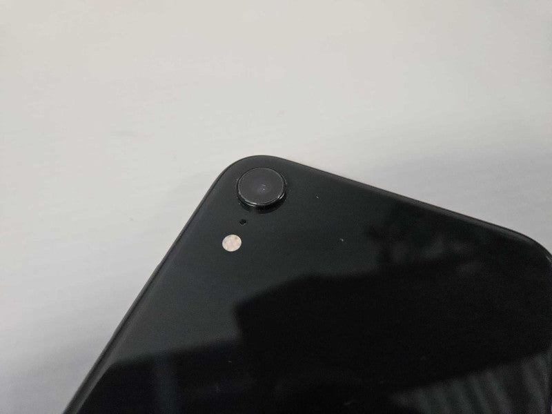 Apple iPhone XR 64 GB Unlocked **READ** )