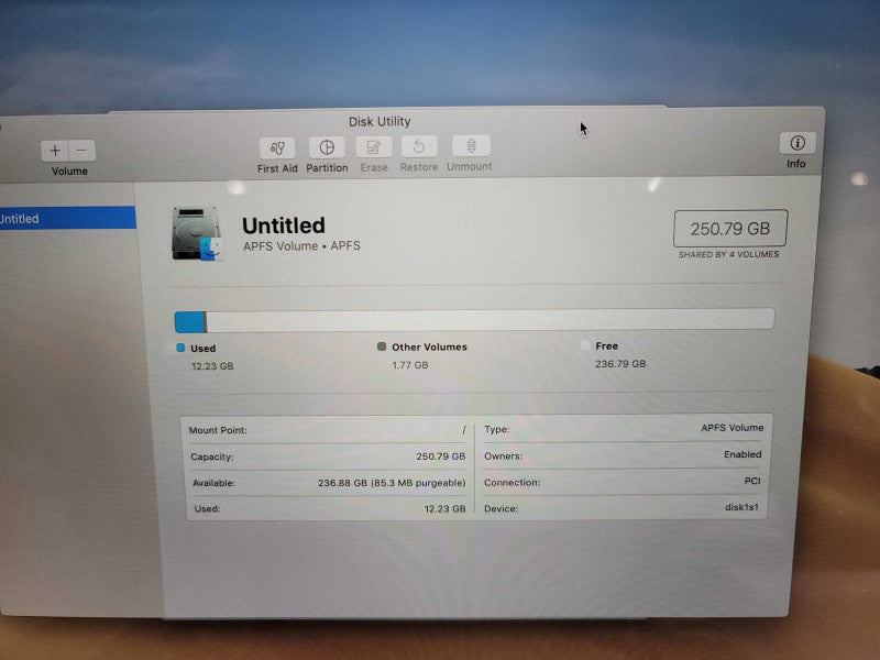 MacBook Pro 2015 15\\" i7-4770HQ 16GB RAM 250GB SSD