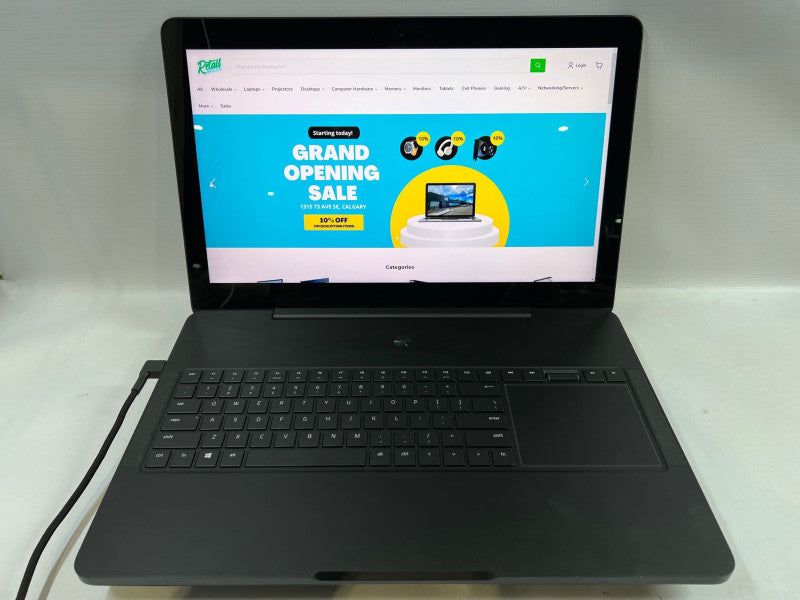 Razer Blade Pro RZ09-01663E53-R3U1 17.3\\" 4K/UHD GTX 1080 8 GB VRAM i7-7820HK 32 GB Memory 2x 512GB NVMe SSD READ