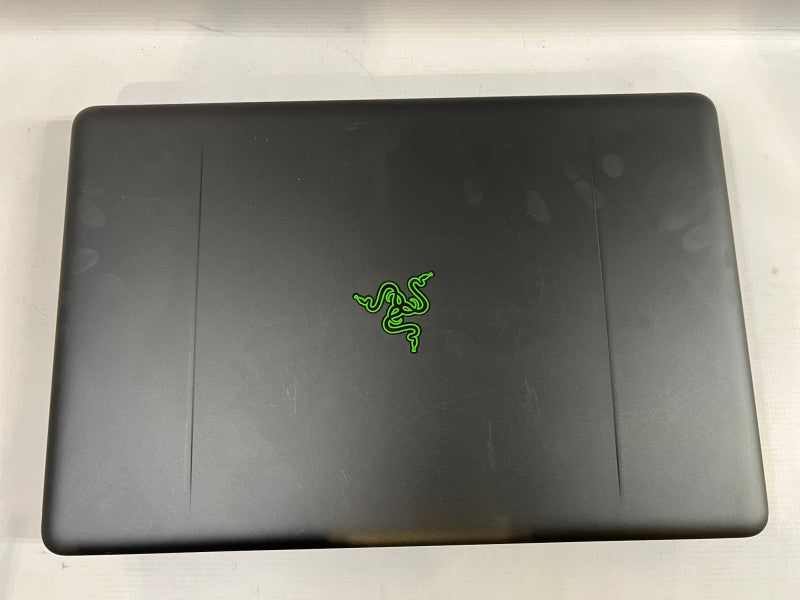 Razer Blade Pro RZ09-01663E53-R3U1 17.3\\" 4K/UHD GTX 1080 8 GB VRAM i7-7820HK 32 GB Memory 2x 512GB NVMe SSD READ