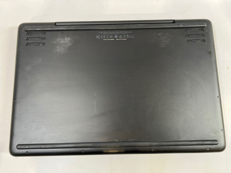 Razer Blade Pro RZ09-01663E53-R3U1 17.3\\" 4K/UHD GTX 1080 8 GB VRAM i7-7820HK 32 GB Memory 2x 512GB NVMe SSD READ
