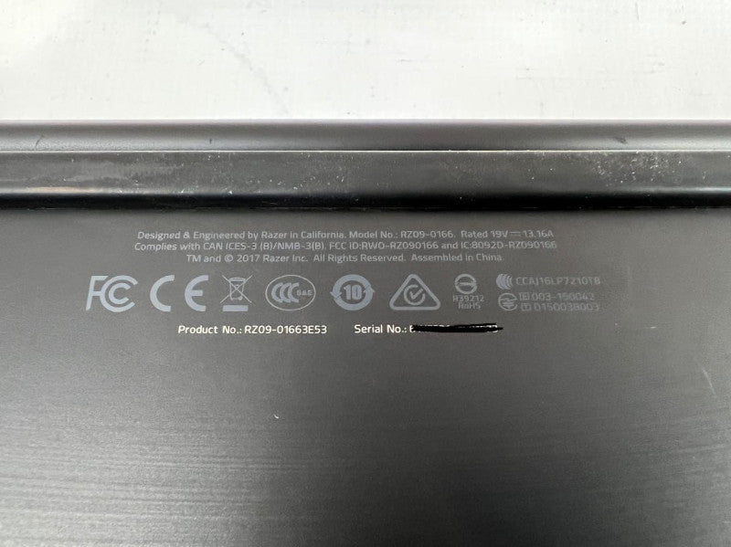 Razer Blade Pro RZ09-01663E53-R3U1 17.3\\" 4K/UHD GTX 1080 8 GB VRAM i7-7820HK 32 GB Memory 2x 512GB NVMe SSD READ