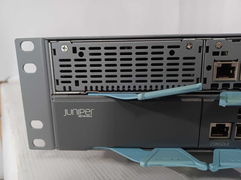 JUNIPER mag6611 Chassis with 2x Power Supply, SAS2008-IR, No HDD/OS, Read _