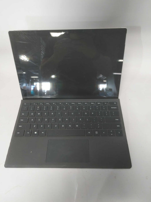 Microsoft Surface Pro 4 i5-6300U @ 2.40ghz / 8gb ram / 256gb SSD
