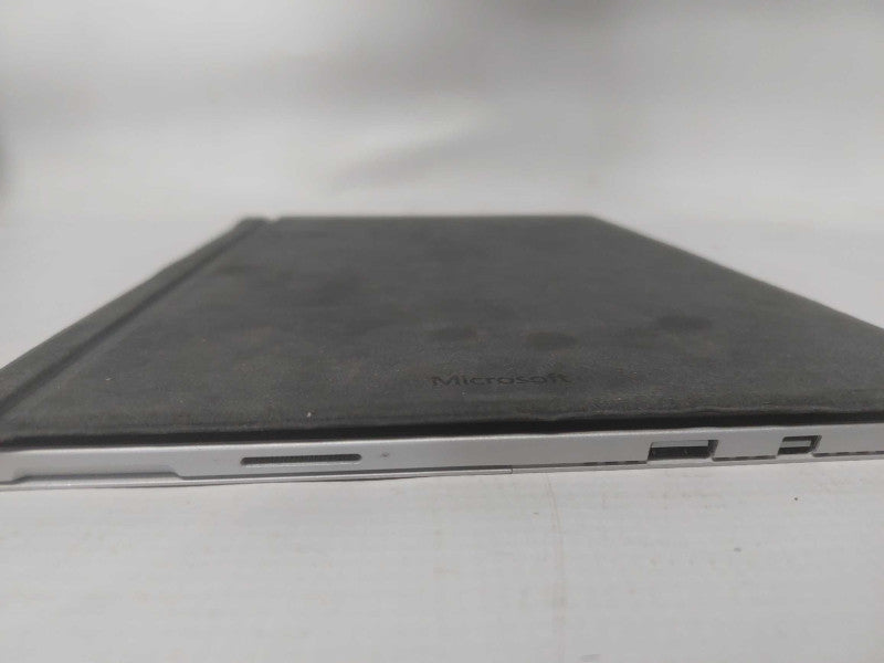 Microsoft Surface Pro 4 i5-6300U @ 2.40ghz / 8gb ram / 256gb SSD