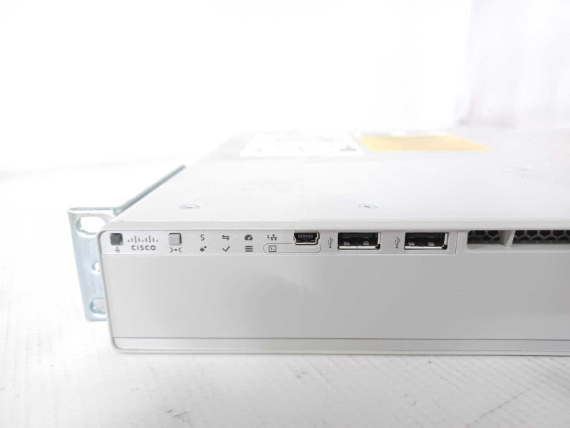 Cisco C9200L-24P-4G-E 24 ports full PoE+ 4x1G uplink Switch, Read _