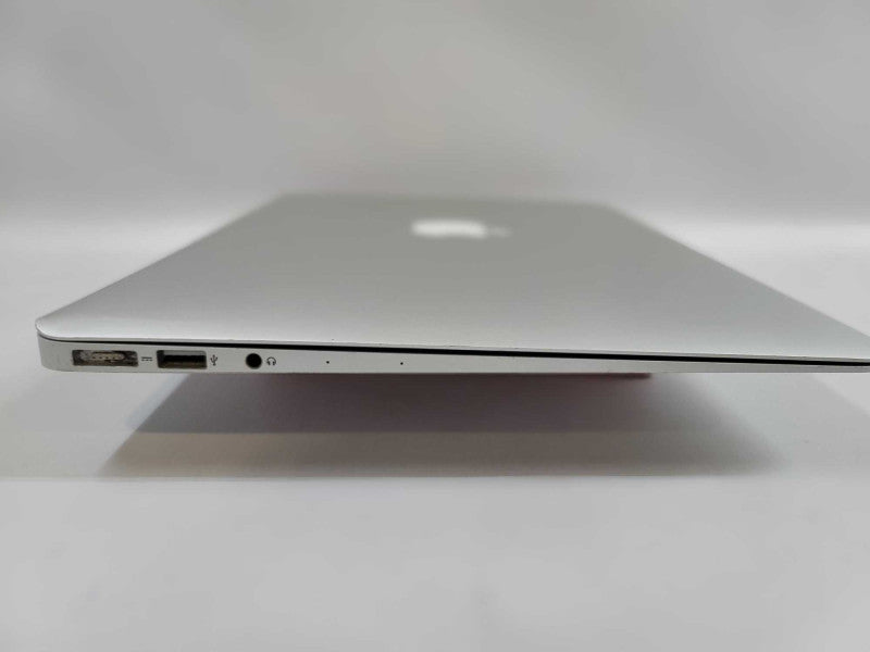 Macbook Air 2017 13\\" i5-5350, 8GB DDR3,  128GB SSD **READ