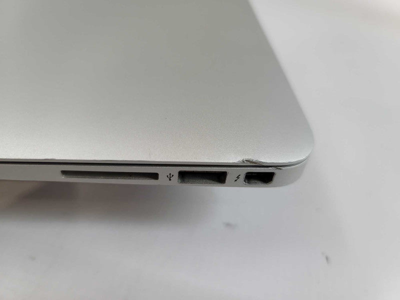 MacBook Air 2015 13\\" i5-5250, 4GB DDR3, 128GB SSD **read