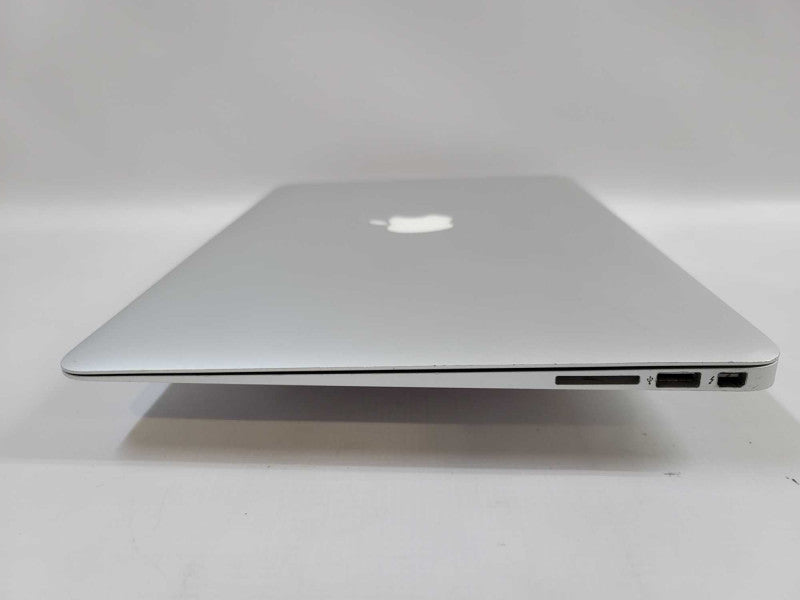 MacBook Air 2015 13\\" i5-5250, 4GB DDR3, 250GB SSD **rREAD**
