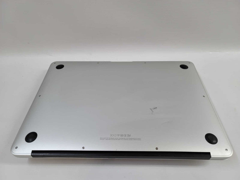 MacBook Air 2015 13\\" i5-5250, 4GB DDR3, 250GB SSD **rREAD**