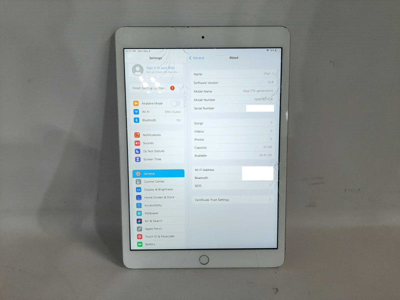 Apple iPad 7th GEN(A2197). 32GB Wi-Fi - Silver READ $