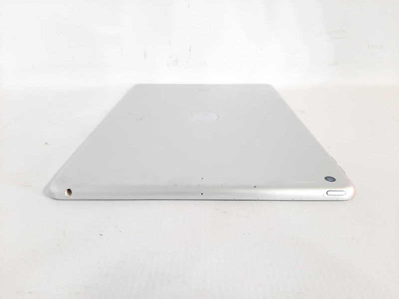 Apple iPad 7th GEN(A2197). 32GB Wi-Fi - Silver READ $