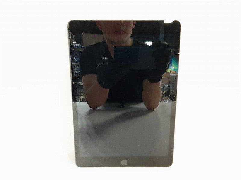 Apple iPad 9th GEN(A2602). Wi-Fi - Grey READ $