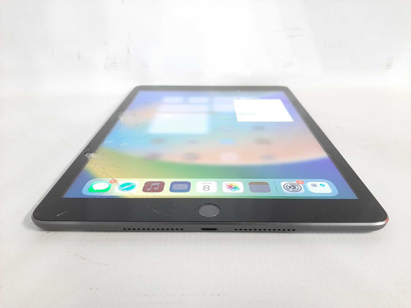 Apple iPad 5th GEN(A1822). 32GB Wi-Fi + Cellular Unlocked - Grey READ $