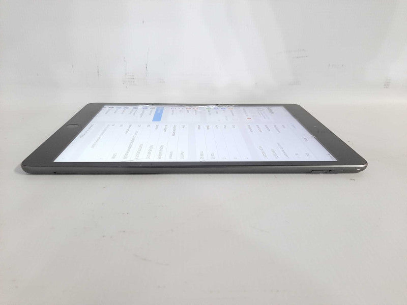 Apple iPad 5th GEN(A1822). 32GB Wi-Fi + Cellular Unlocked - Grey READ $