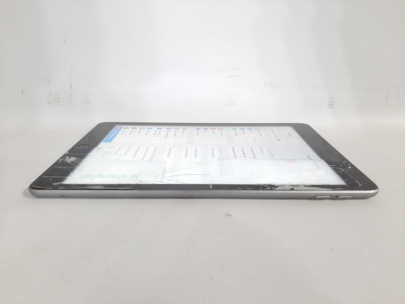 Apple iPad 6th GEN(A1954). 32GB Wi-Fi + Cellular Unlocked - Grey READ $