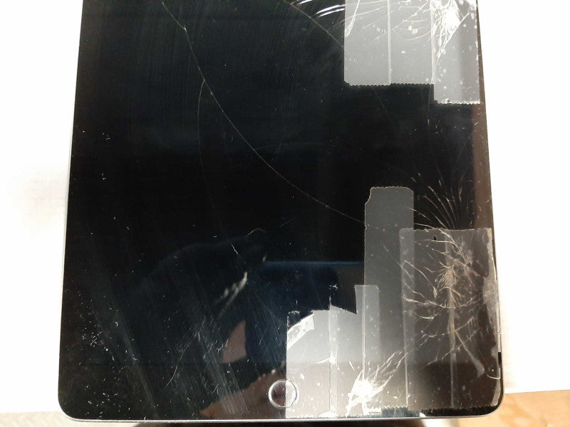 Apple iPad 6th GEN(A1954). 32GB Wi-Fi + Cellular Unlocked - Grey READ $