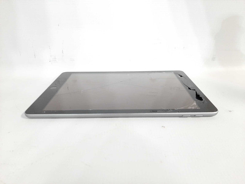 Apple iPad 6th GEN(A1893). 32GB Wi-Fi READ $