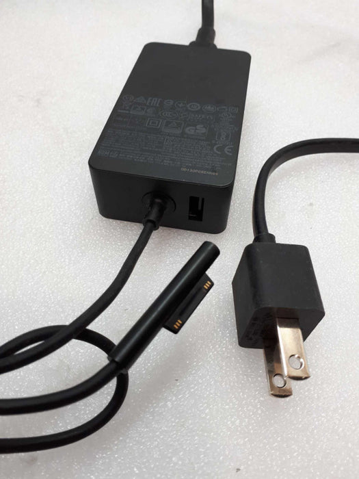 Microsoft Model 1706 Surface  Power Supply adaptor 65W 15V 4.A, 5V 1A Q&