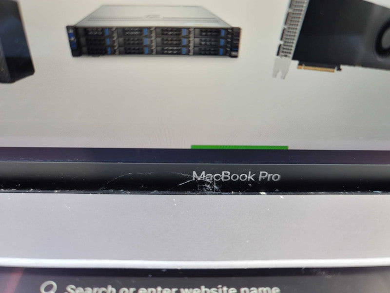 Macbook Pro 2018 15\\" i7-8750H, 16GB DDR4, 250GB SSD **READ**