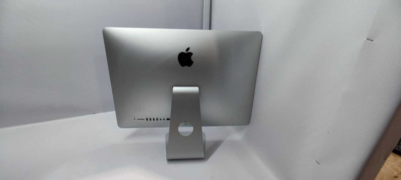 Apple iMac 21.5-Inch Late 2013, 2.7GHz Intel Core i5, 1TB HD, & 8GB RAM