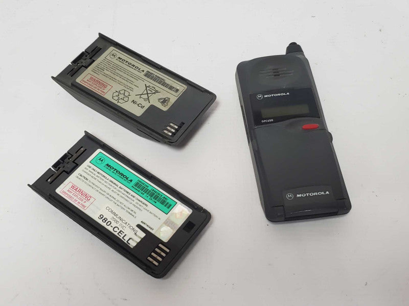 Motorola DPC650 Vintage Flip Cell Phone |