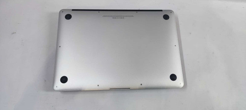 Apple Macbook Air 13\\" Mid 2015 I5 @ 1.6 GHZ 8Gb RAM 256Gb SSD