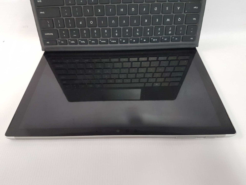 Surface Pro 7 i5-1035G7 @ 1.10ghz / 8gb ram / Keyboard - READ #