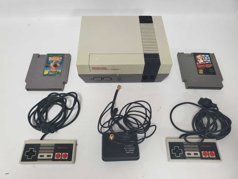 Nintendo Entertainment System NES-001 w/ 2x Controllers, 2x Games |