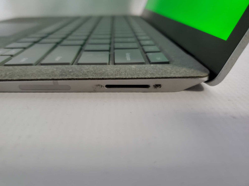 Microsoft Windows Surface 1769 i7-7660U @ 2.50ghz 8GB DDR3 256GB SSD (
