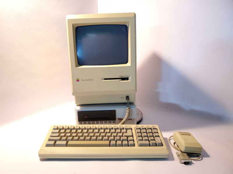 Macintosh Plus 1MB + Mouse + Keyboard + Bag (